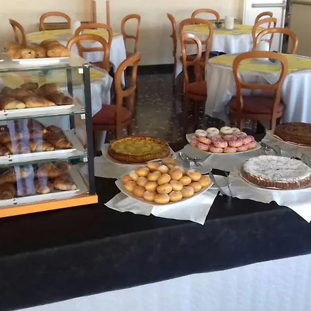 Hotel Ariston Montecarlo 3*