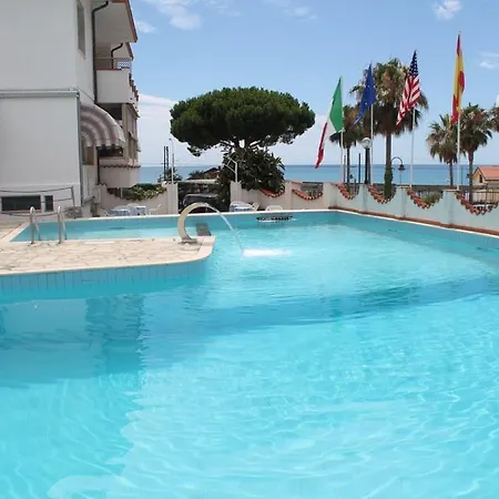 Hotel Ariston Montecarlo 3*