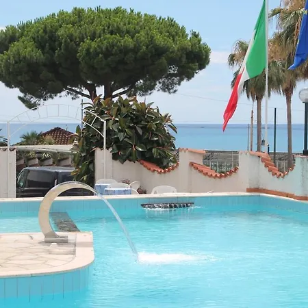 Hotel Ariston Montecarlo 3*