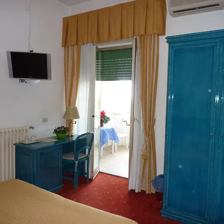 Ξενοδοχείο Ariston Montecarlo 3*