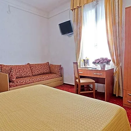 Ariston Montecarlo Hotel 3*