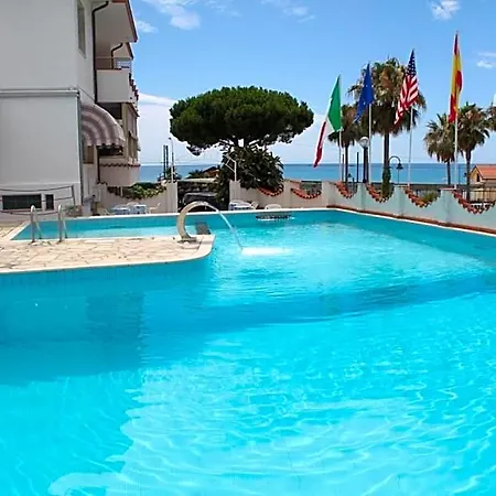 Hotel Ariston Montecarlo 3*