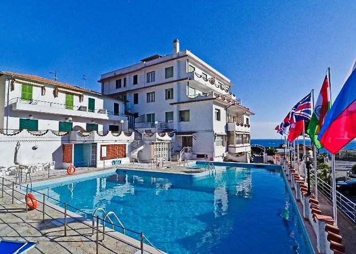 Ariston Montecarlo 3*